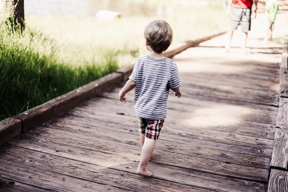 Ab 18 Monaten beginnt die Sprachentwicklung bei Kleinkindern eine neue Phase zu erreichen.