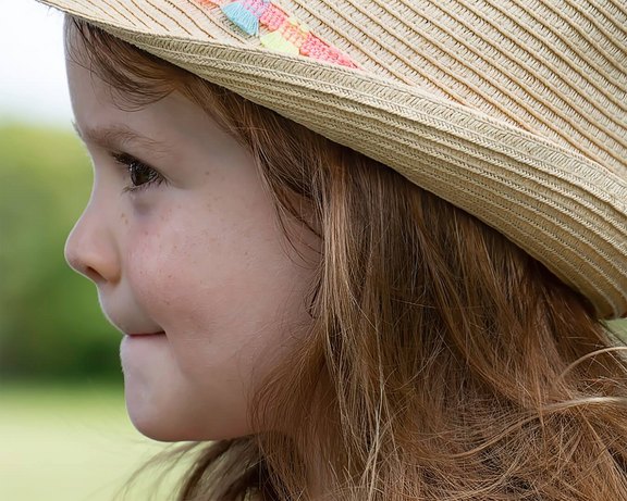 Ab dem vierten Lebensjahr geht die Sprachentwicklung bei Kindern immer weiter voran. 